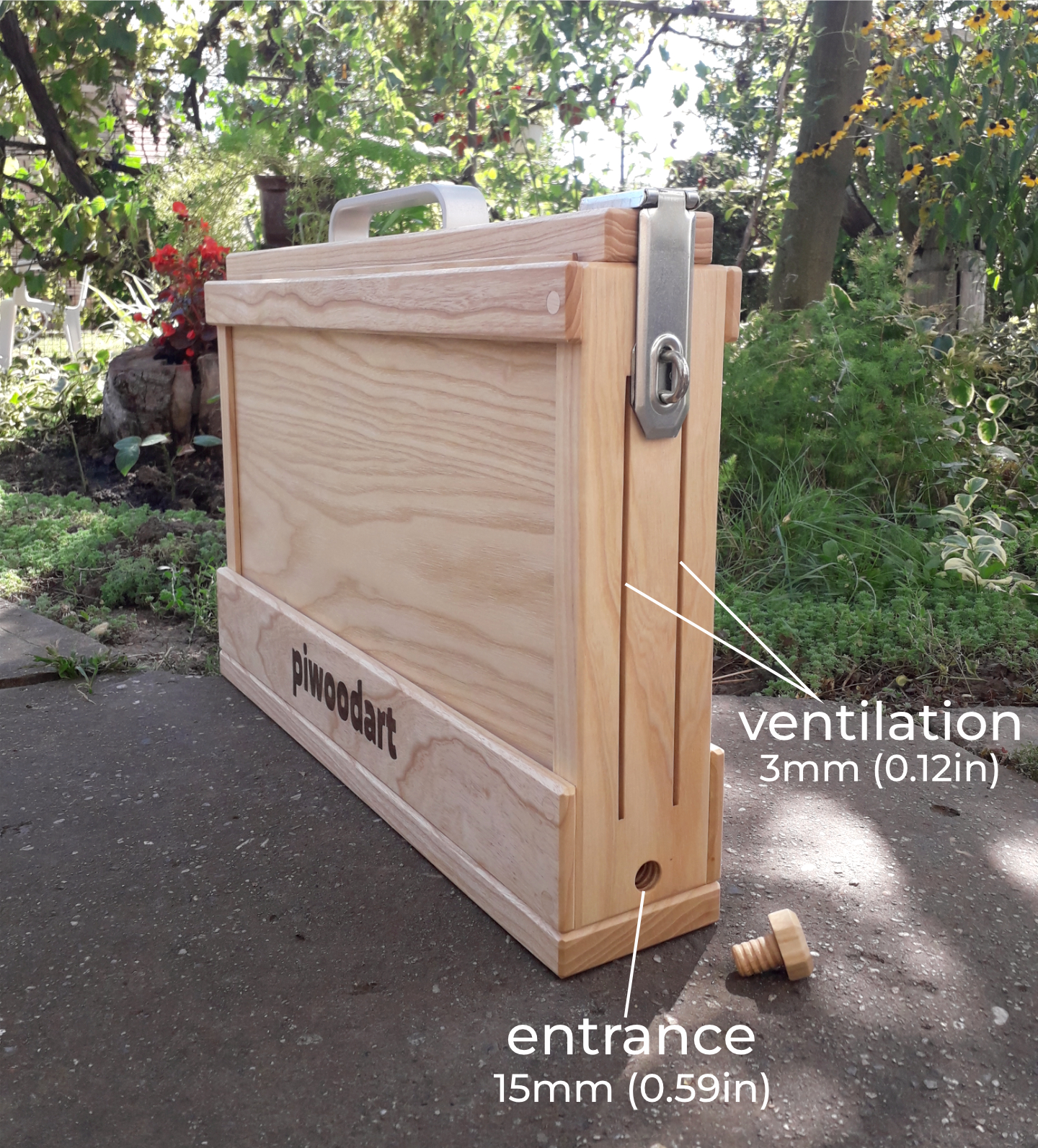 Single frame observation hive closed view showing ventilation and entrance